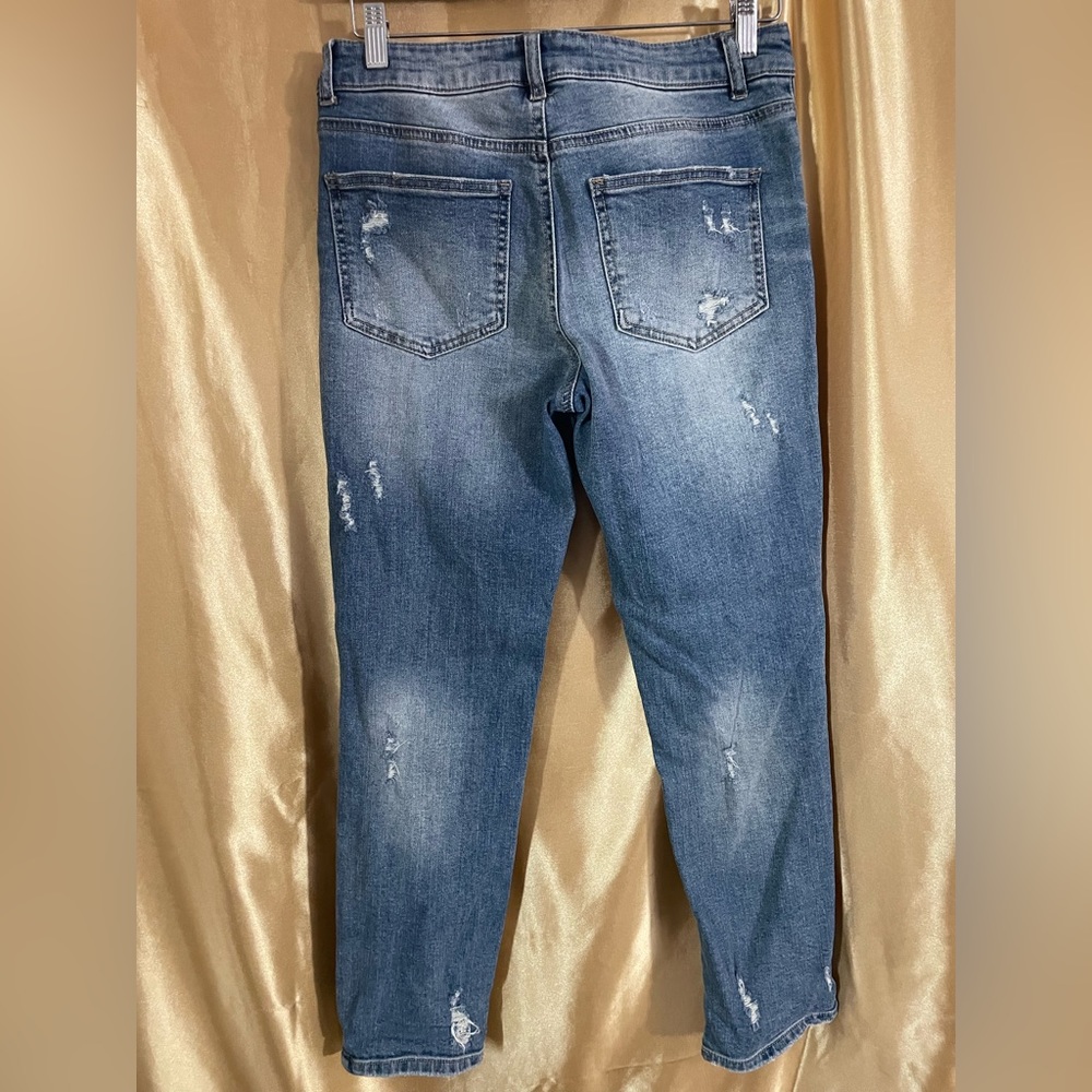 AprilJeans - Picture 2 of 3
